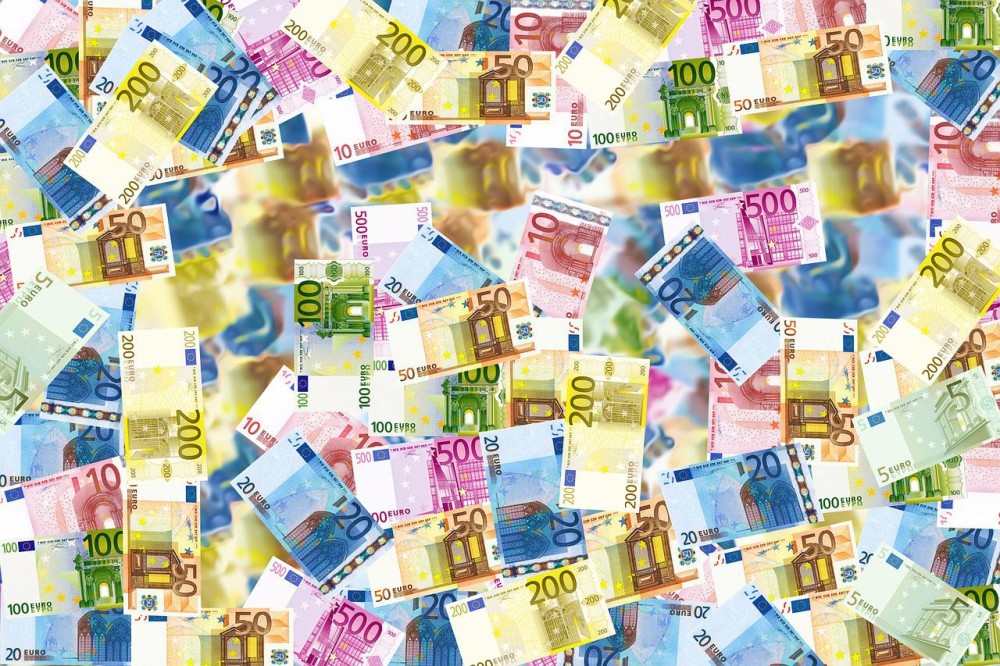 euro dolar paritesinde bes yilin sonunda bir ilk 